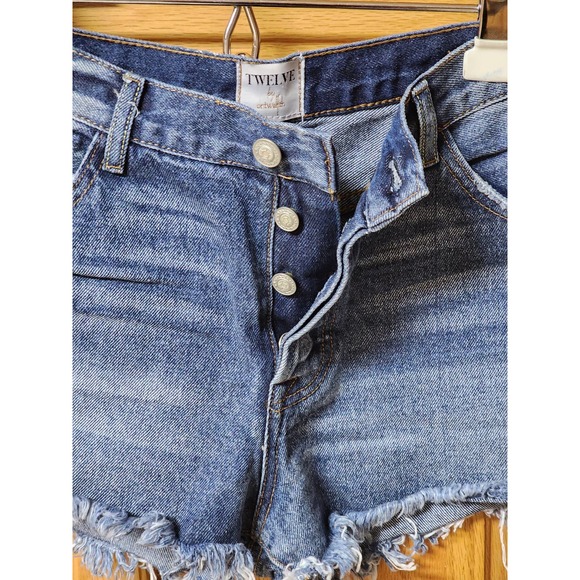 TWELVE By Ontwelfth Women Blue Denim Shorts 28 - Picture 2 of 4